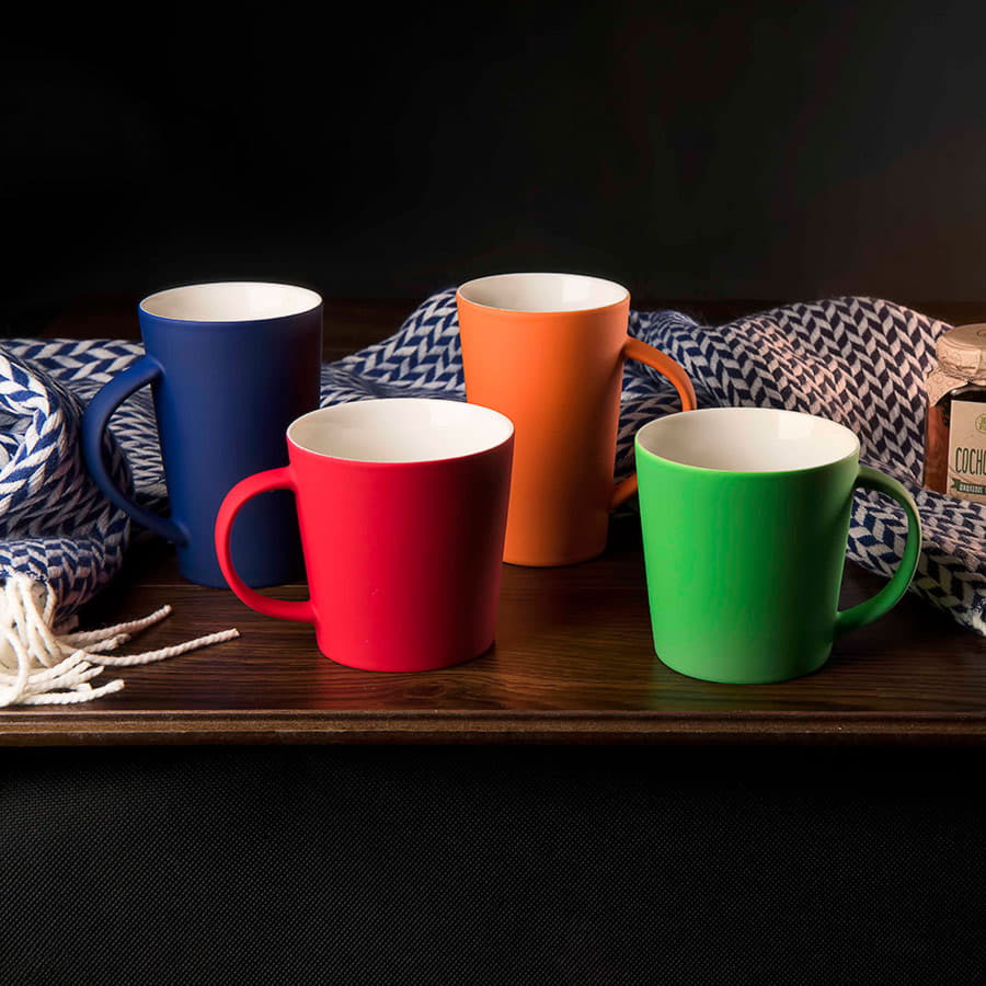 ярко-красный