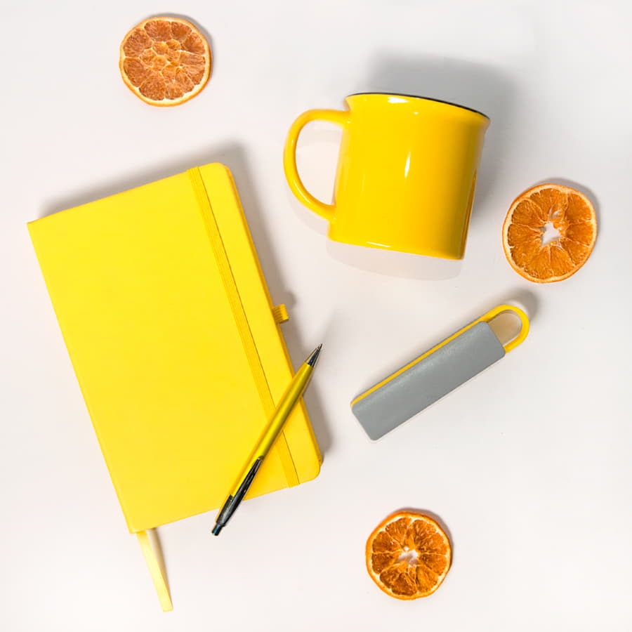 ярко-красный