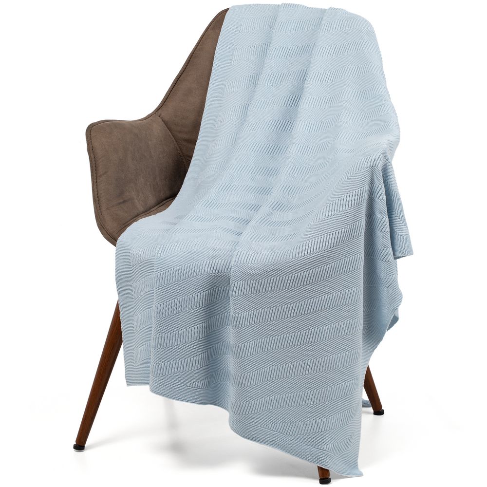 светло-голубой