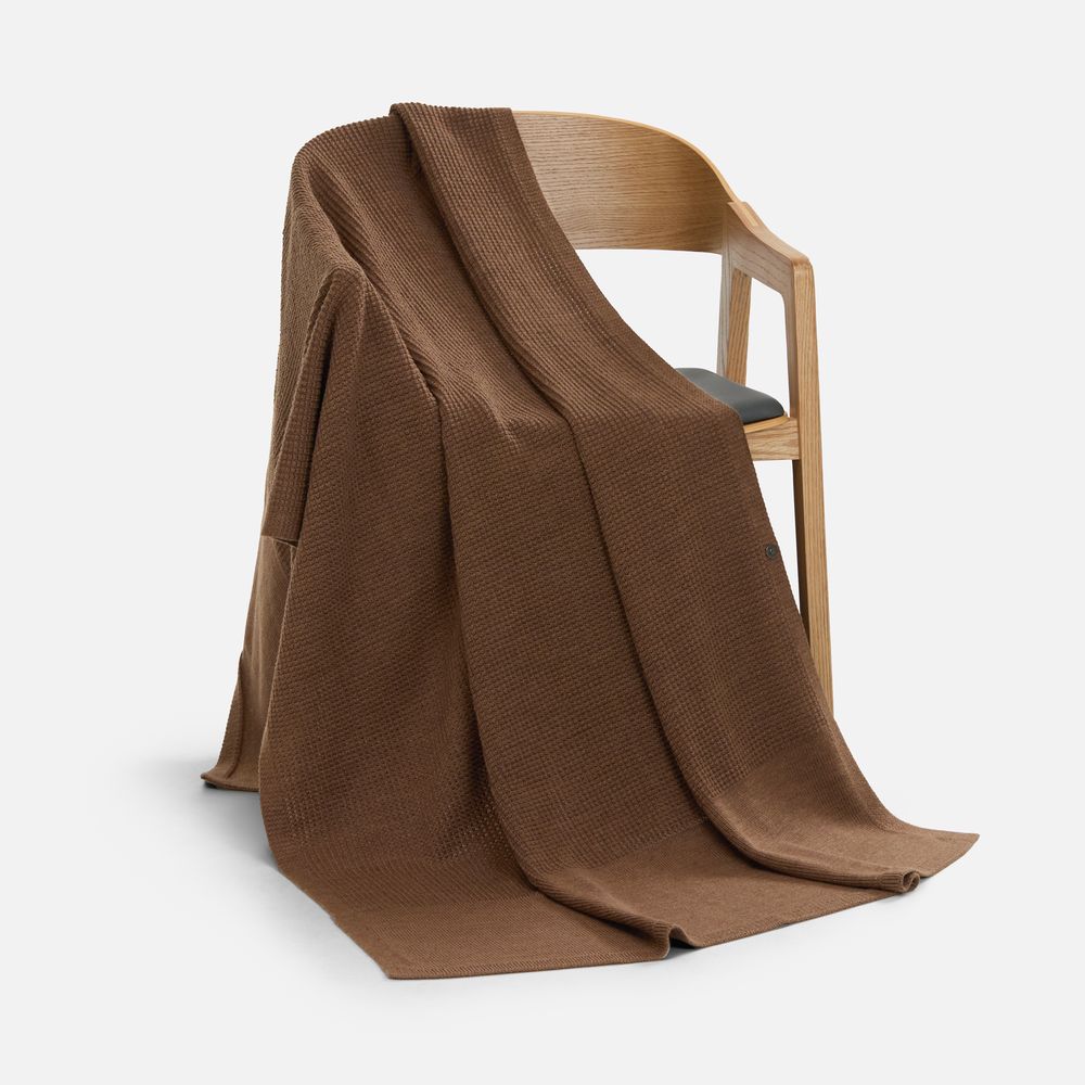 коричневый