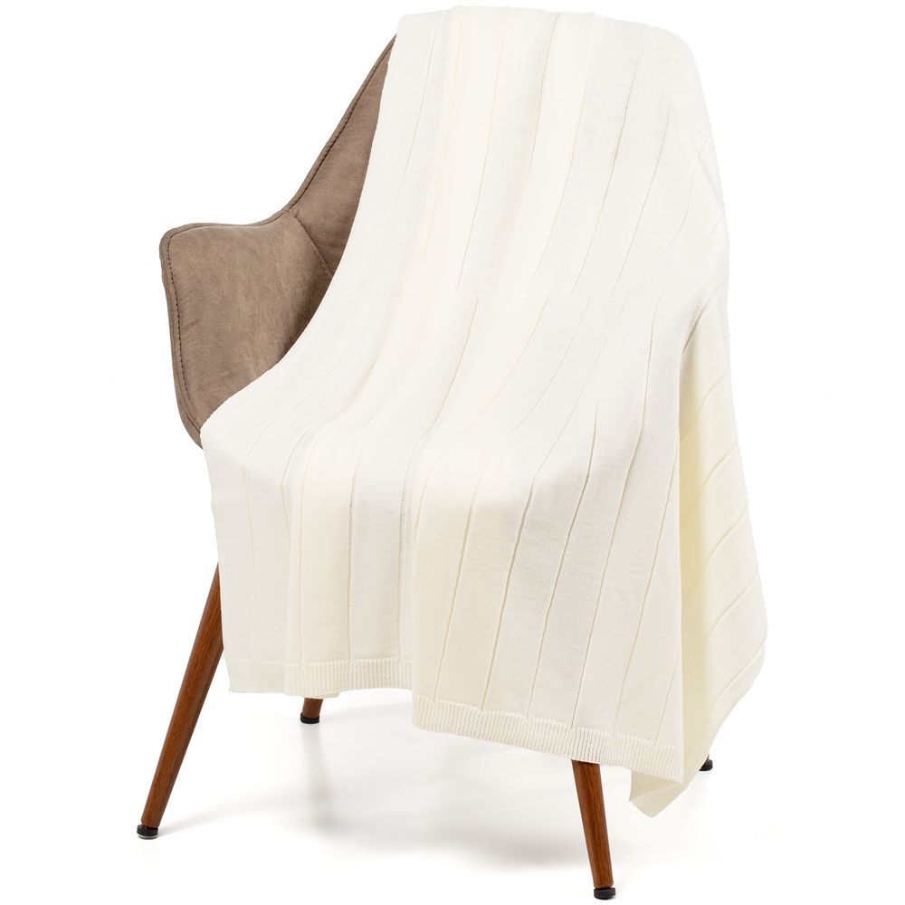 молочно-белый