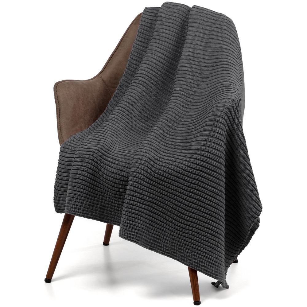 темно-серый