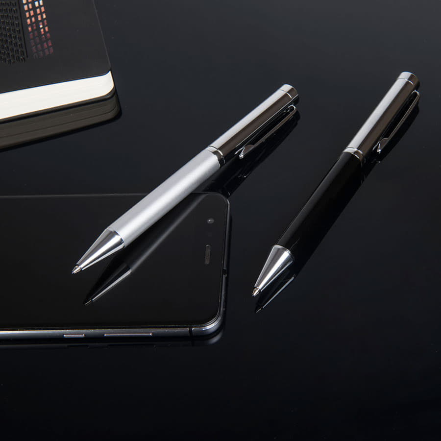 серебристый