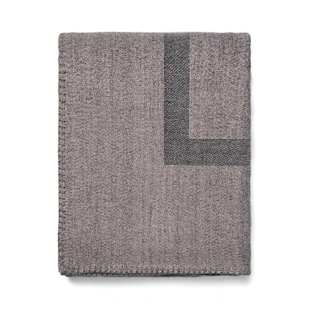 Плед VINGA Monogram из переработанного полиэстера GRS, 170x130 см