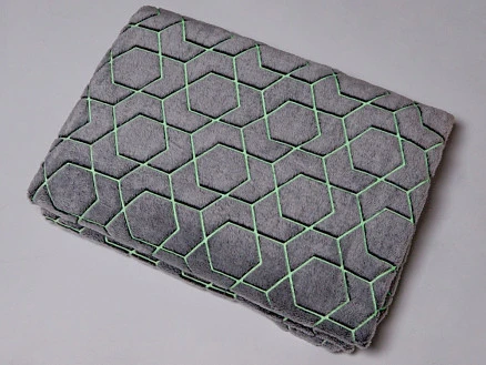 Светящийся в темноте плед Lattice черный
