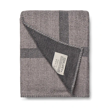 Плед VINGA Monogram из переработанного полиэстера GRS, 170x130 см