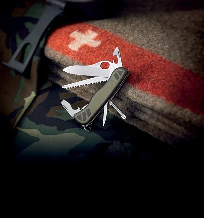 Нож перочинный VICTORINOX Swiss Soldier's Knife 08, 111 мм, 10 функций, зелёный с чёрными вставками