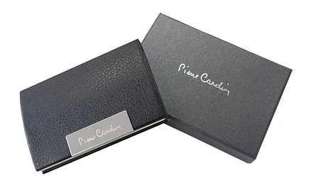 Визитница Pierre Cardin. Корпус - иск.кожа. Размер 9,6 х 6,4 х 1,3 см, черный
